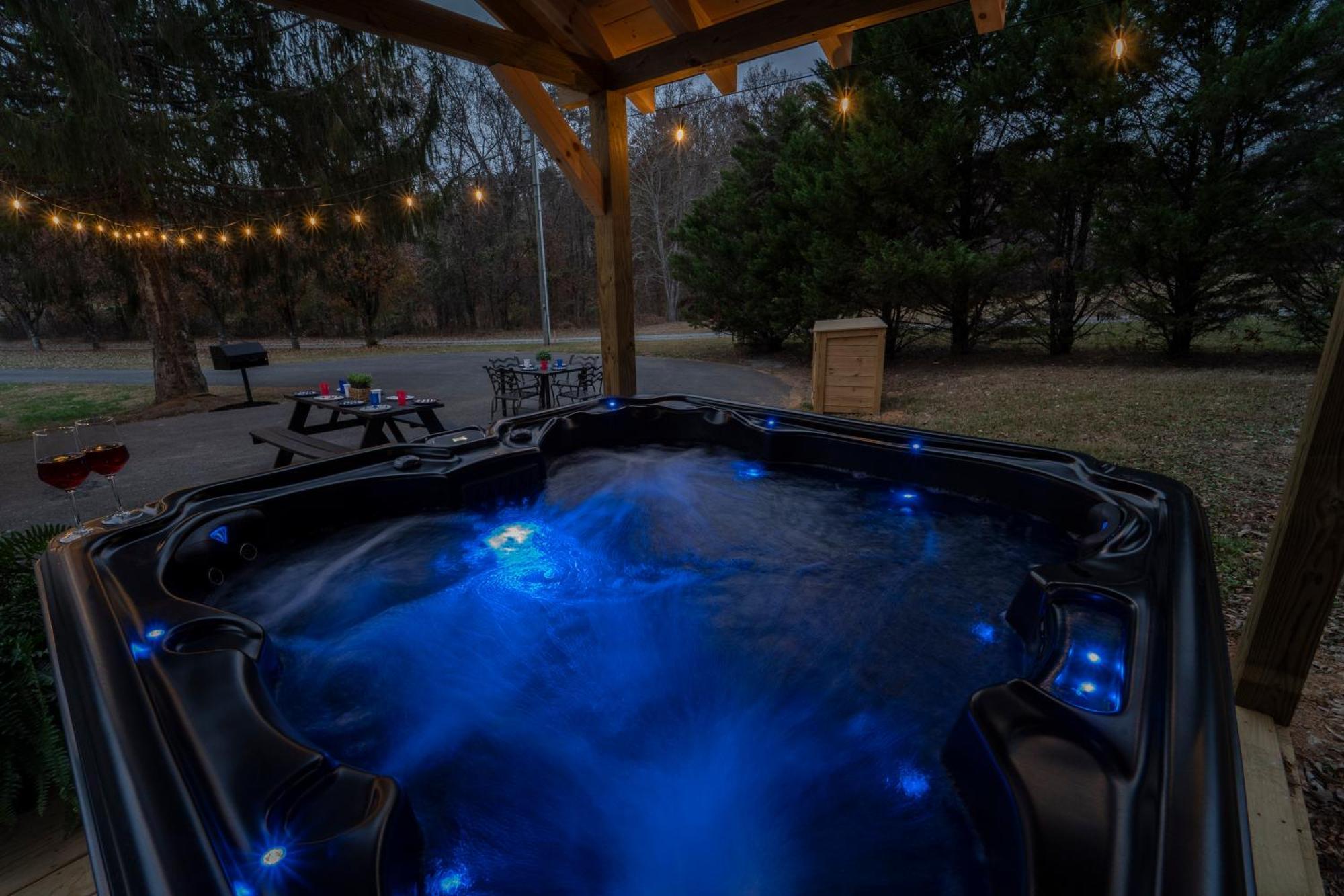 Entertainment Galore! Luxurious Property, Spectacular & Peaceful Setting, Great Location, Close To Major Attractions!! Pigeon Forge Exterior foto